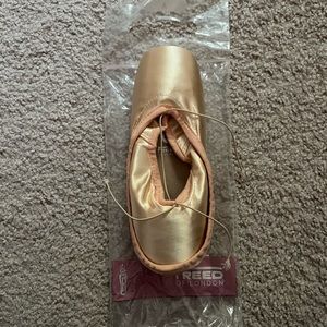 | V Maker Classic Pro Freed of London Pointe Shoes ! |